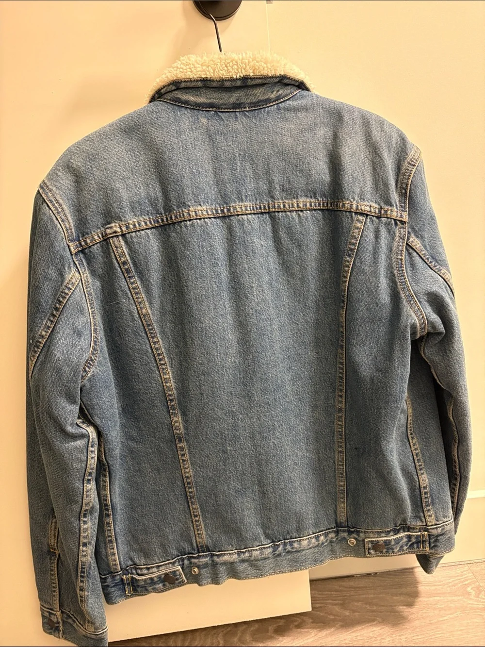 Levi's Blue Denim Sherpa-Lined Trucker Jacket - Picture 2 of 2